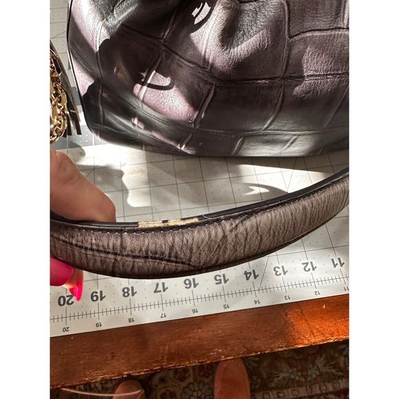 Brahmin Grey Croc Embossed Leather Shoulder Bag Gold Chain‎ Tassel Accent - Picture 16 of 16